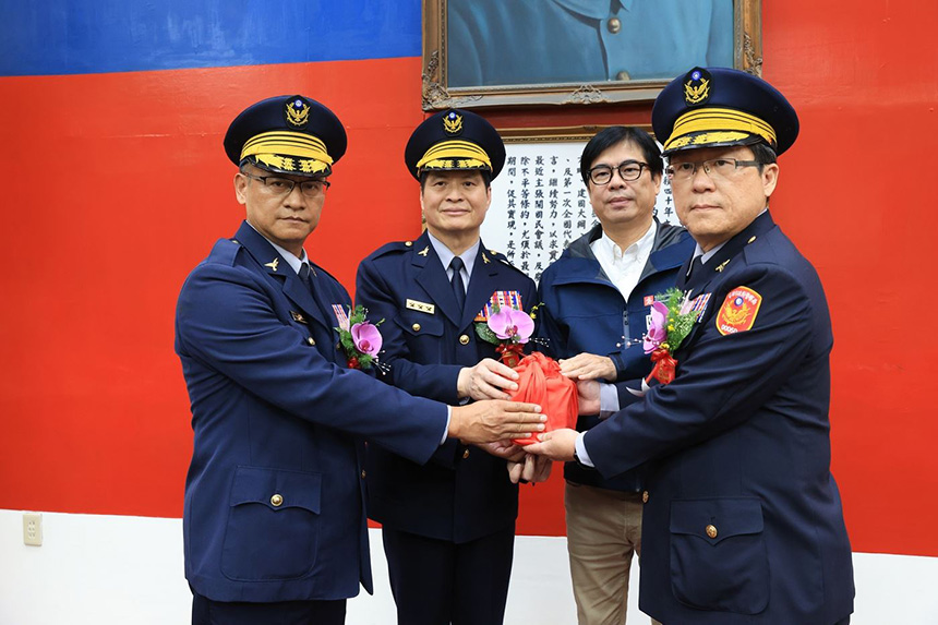 高市警分局長聯合交接布達  陳其邁勉持續守護市民安全