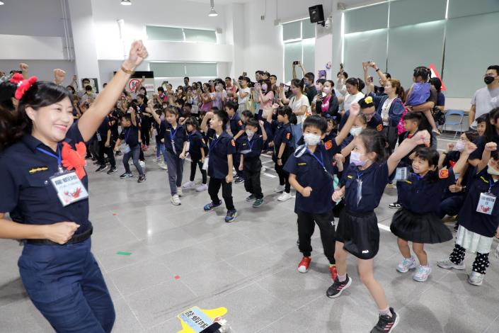 台南市小小警察體驗營登場 快樂學習中維護與紮根法治觀念...