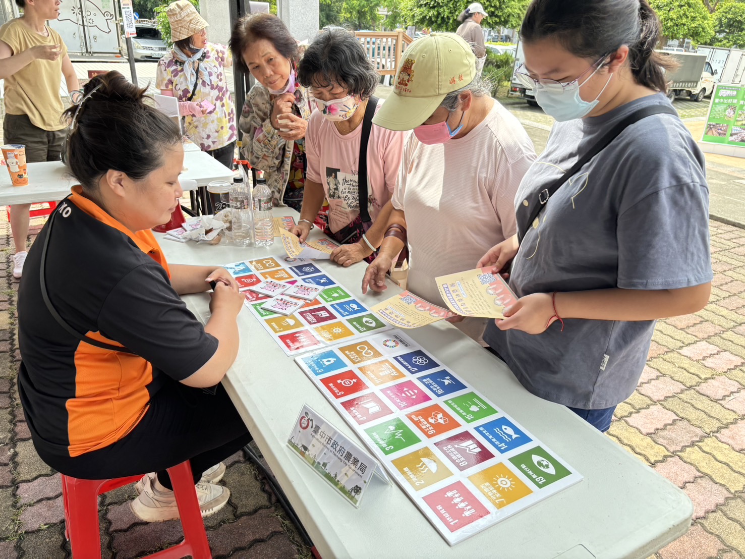 行銷國產優質土雞廣開銷路  農業局攜手社團擺攤揪眾嚐鮮