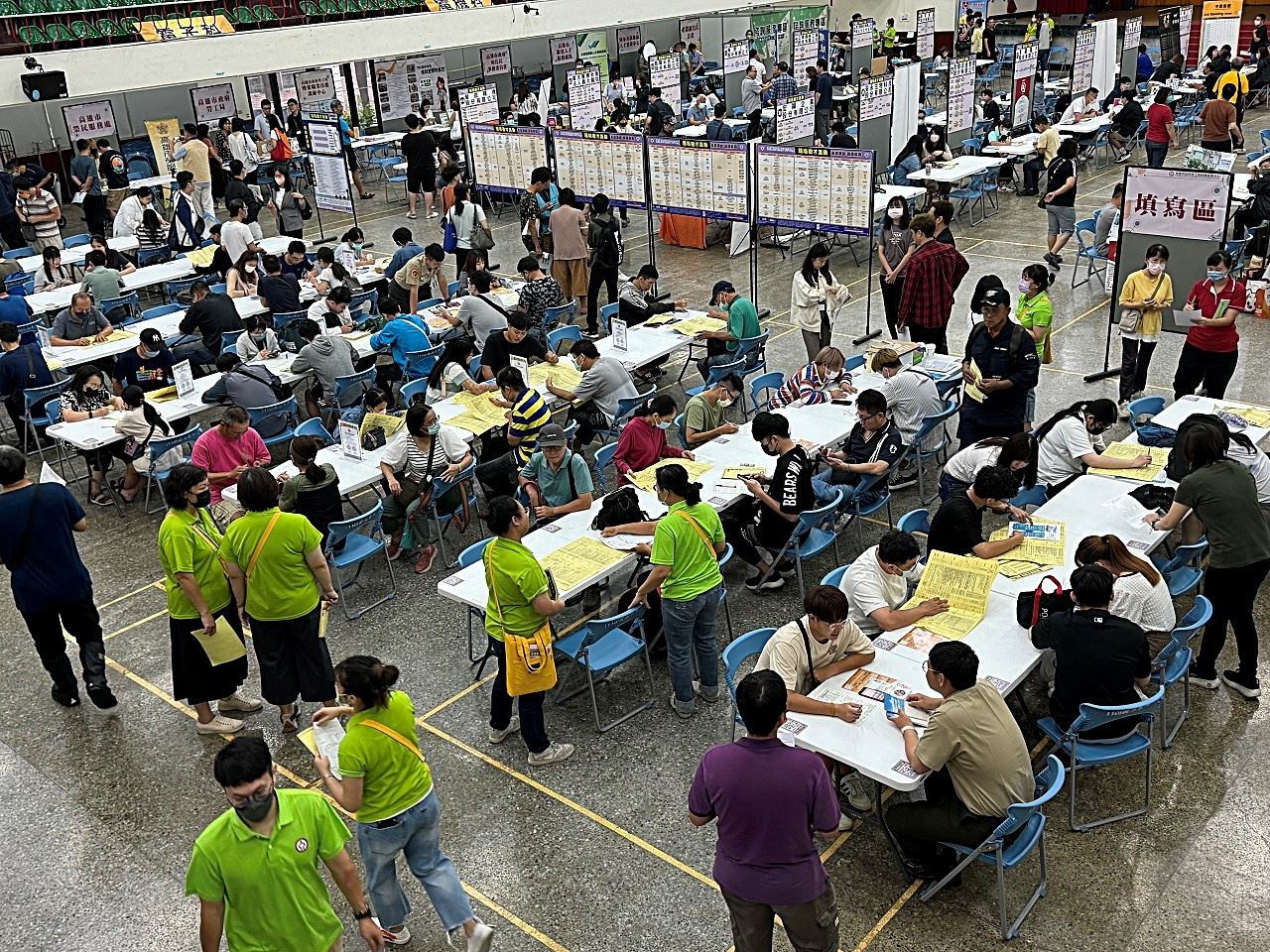 高雄大型徵才活動  高雄中學體育館登場