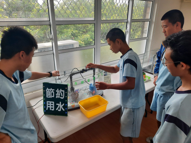 西港國中榮獲「能源教育標竿學校」金質獎 展現卓越綠能教...