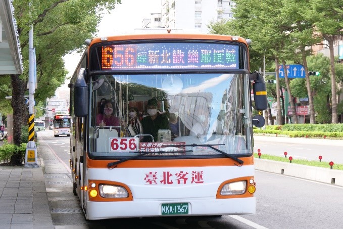 新北歡樂耶誕城魔幻登場   捷運板南線與50條公車路線帶您...