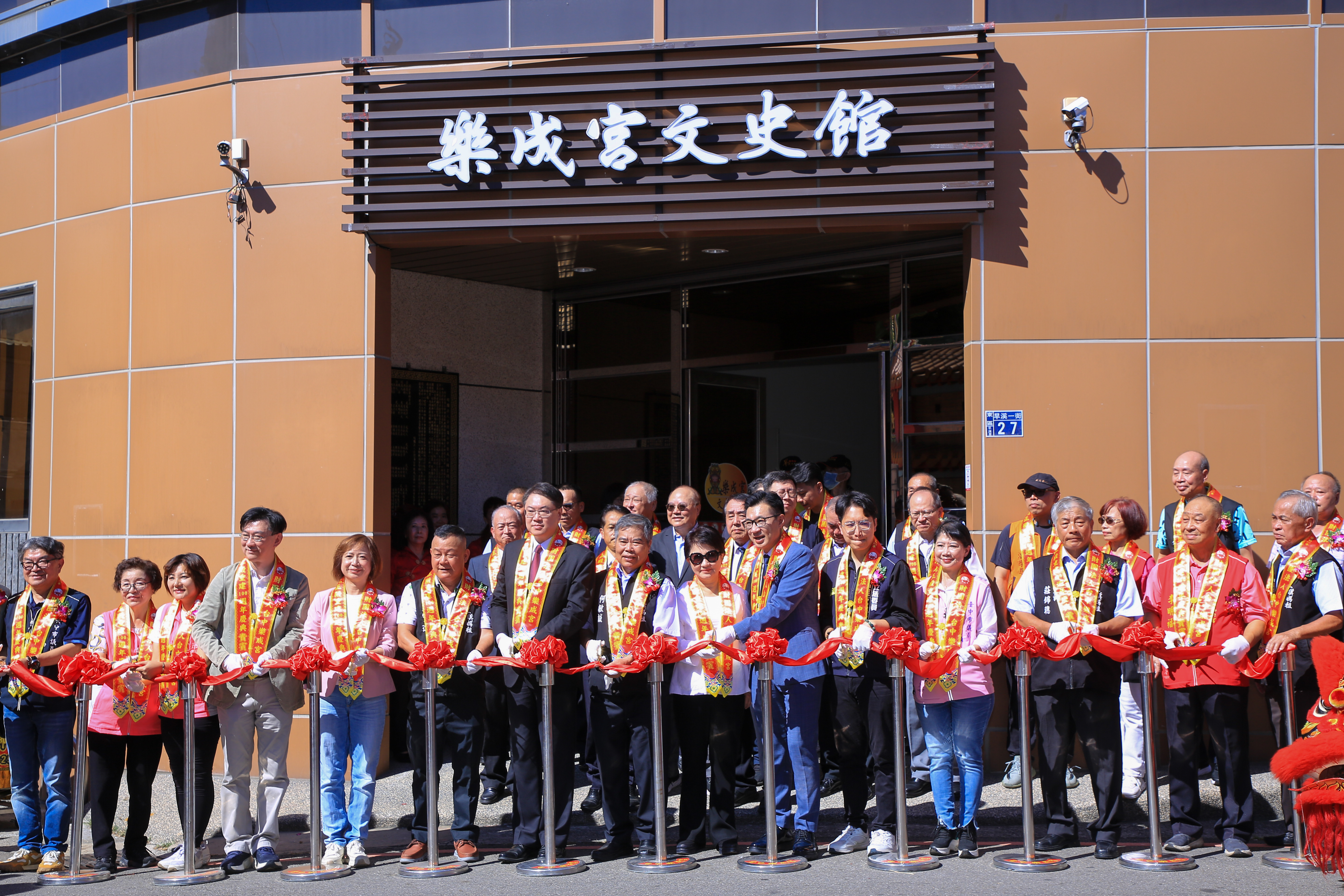 樂贈救護車警備車及復康巴士  市長致謝宮廟成就地方善舉...