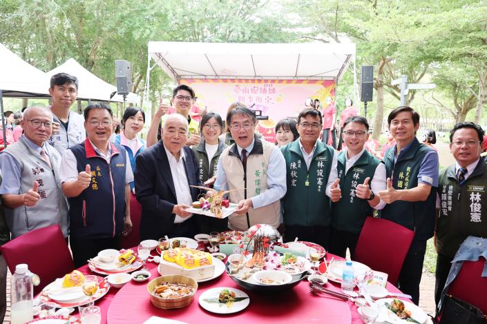 台南總舖師四季辦桌春季饗宴德元埤盛大開席 黃偉哲與千人大啖創意辦桌料理