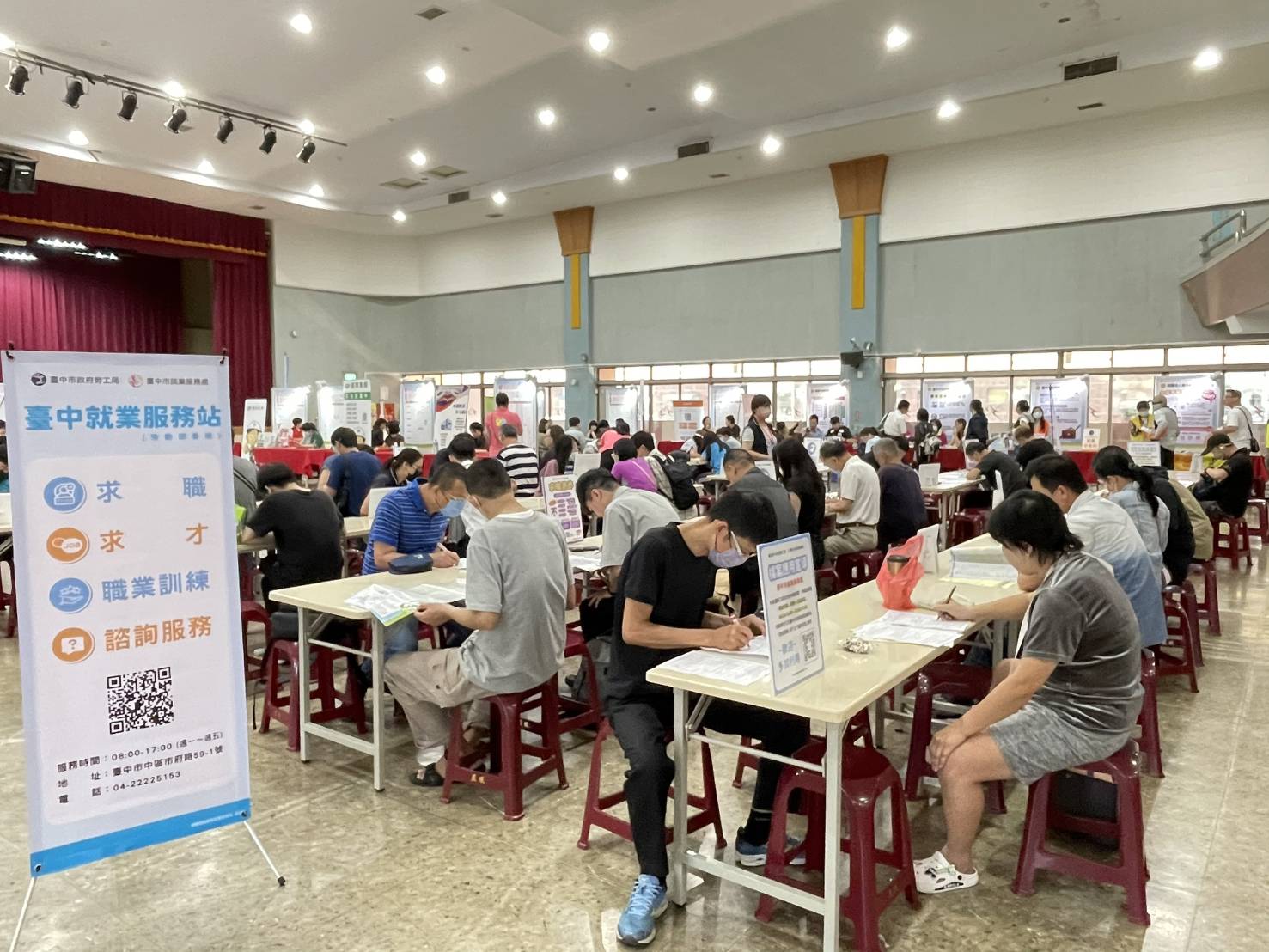 中市府大屯區徵才  25家企業與上千職缺  媒合率達六成...