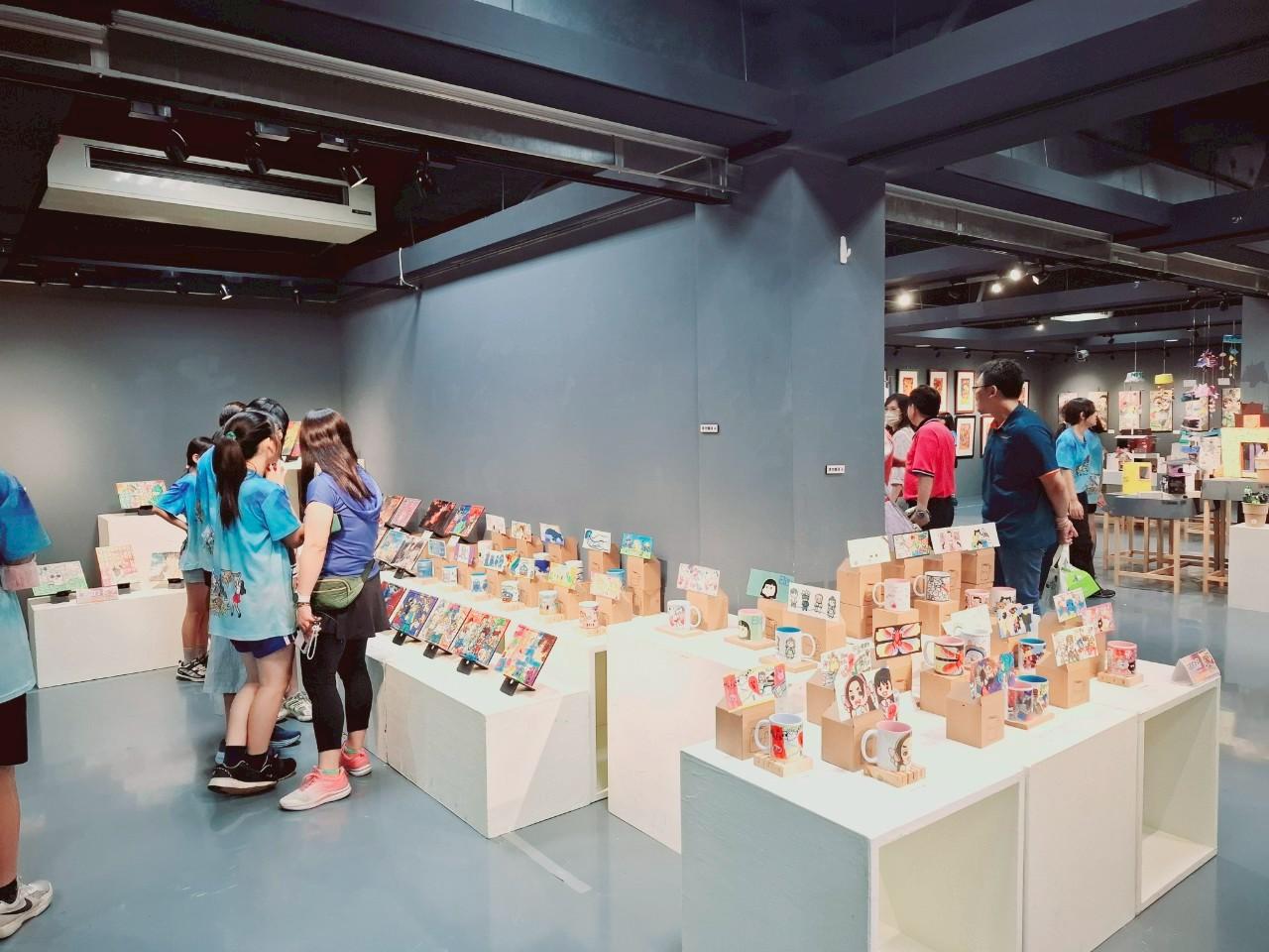 「藝境青春  我們的創意時光」三校美術班聯合美展  400件作...