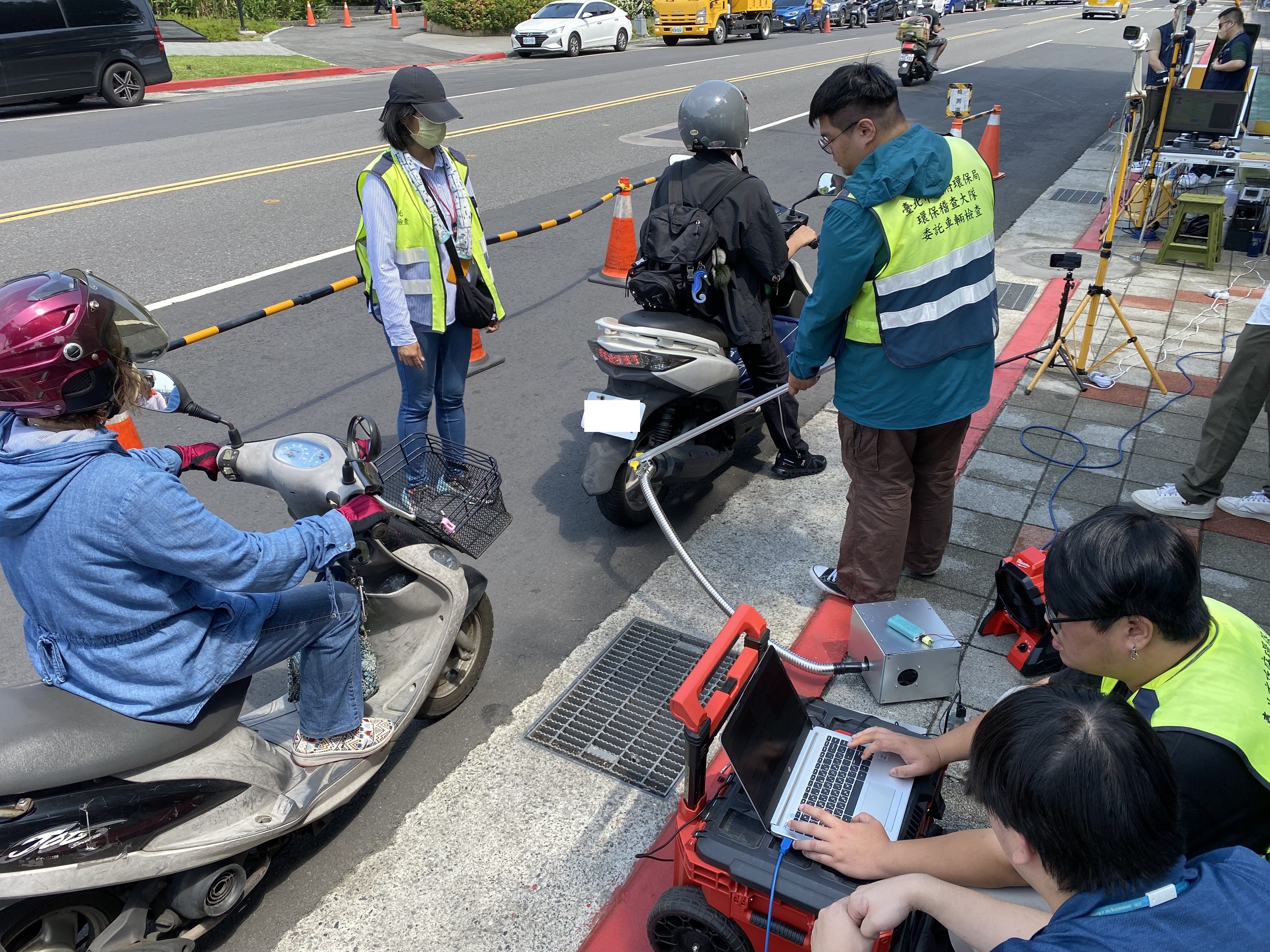 機車排氣攔檢   北市首推「快篩」民眾少等   效率倍增...
