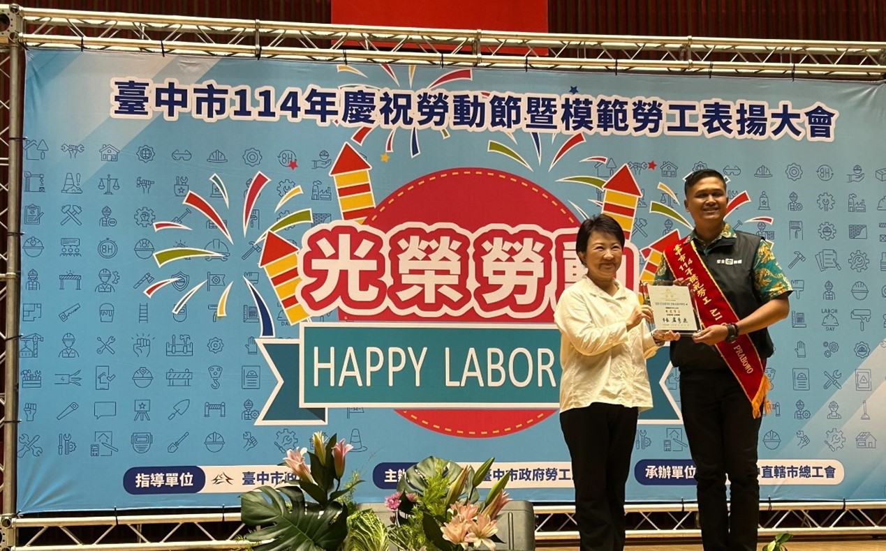 為年度模範移工按讚   市長盧秀燕親自頒獎