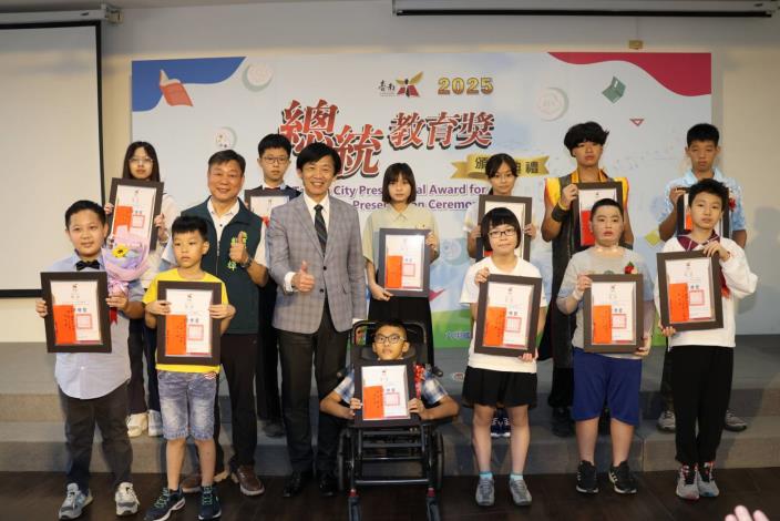 逆境中閃耀光芒 南市2025總統教育獎獲獎學生受表揚...
