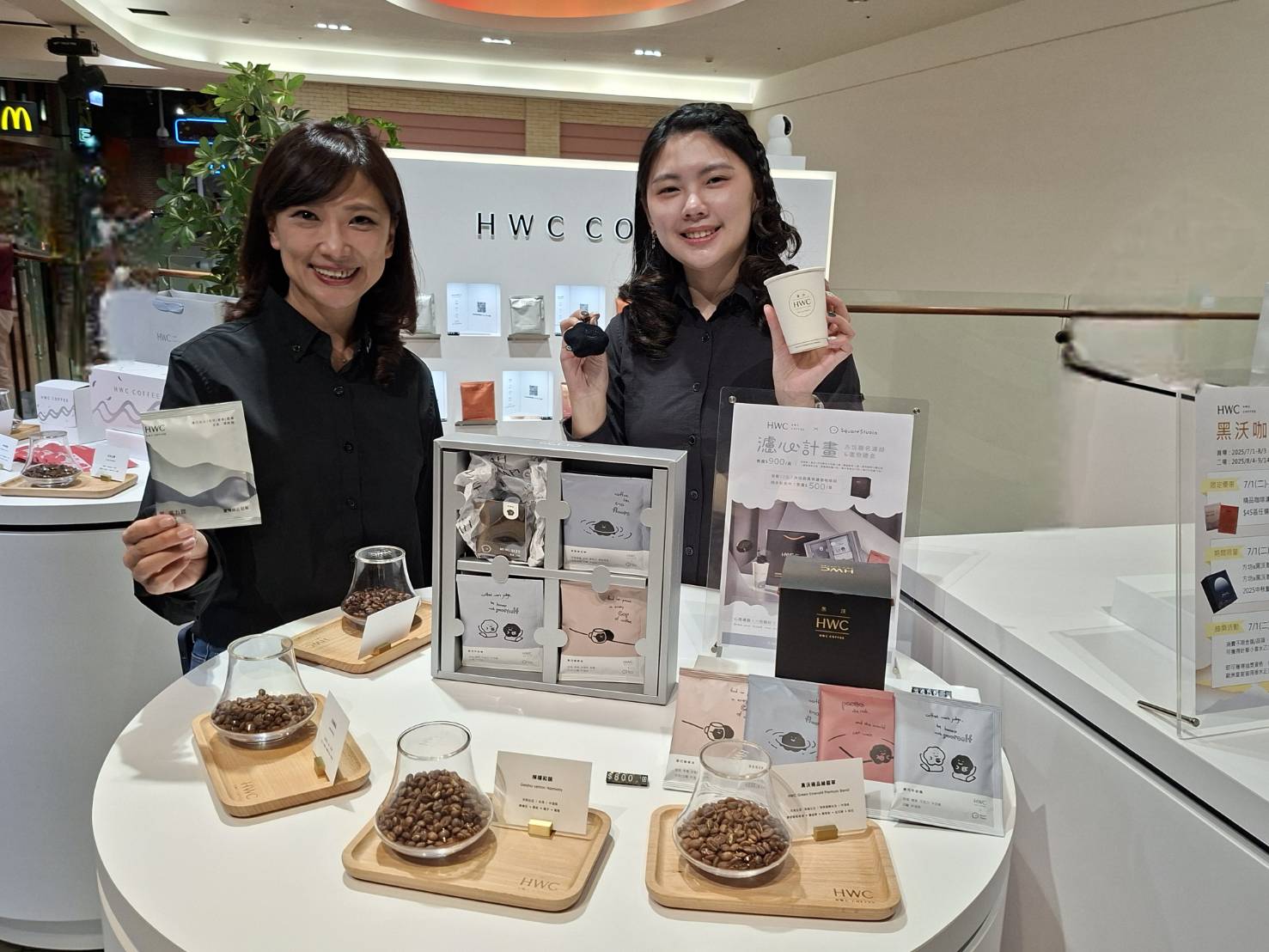 黑沃快閃七期大遠百  精奢客製芳香巡迴全台綻放...