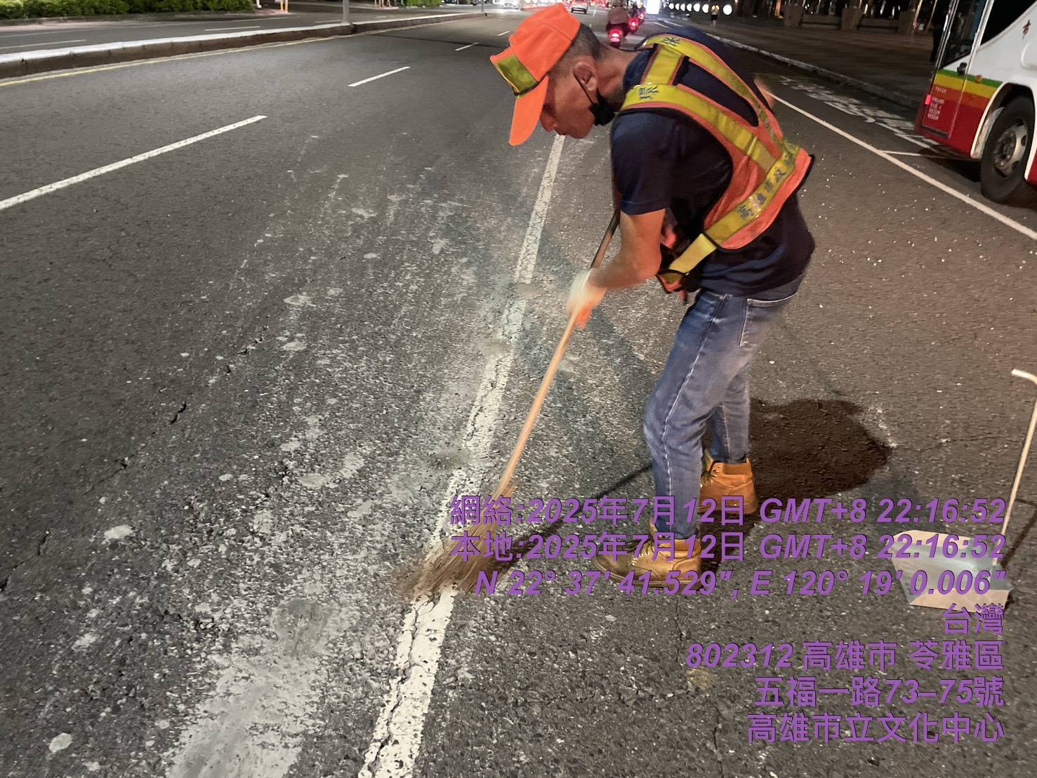 夜間掉砂石擾交通  環保局已完成清除並告發