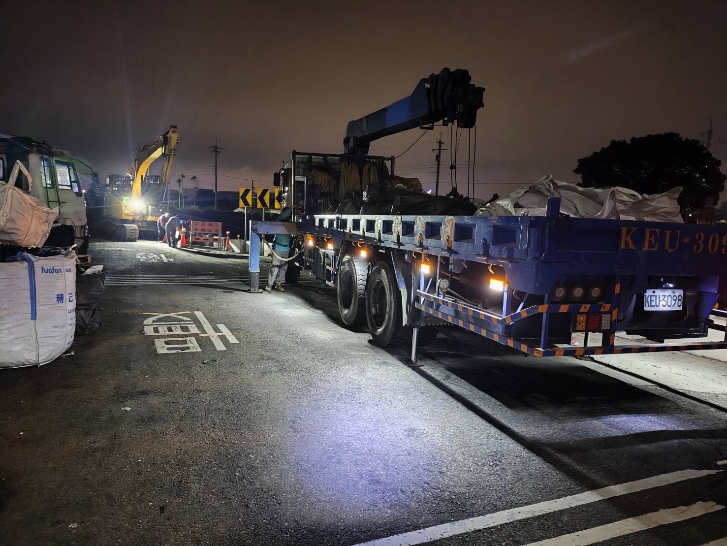 安良港大排護岸降雨掏空 水利局迅速派員搶險加固 ...