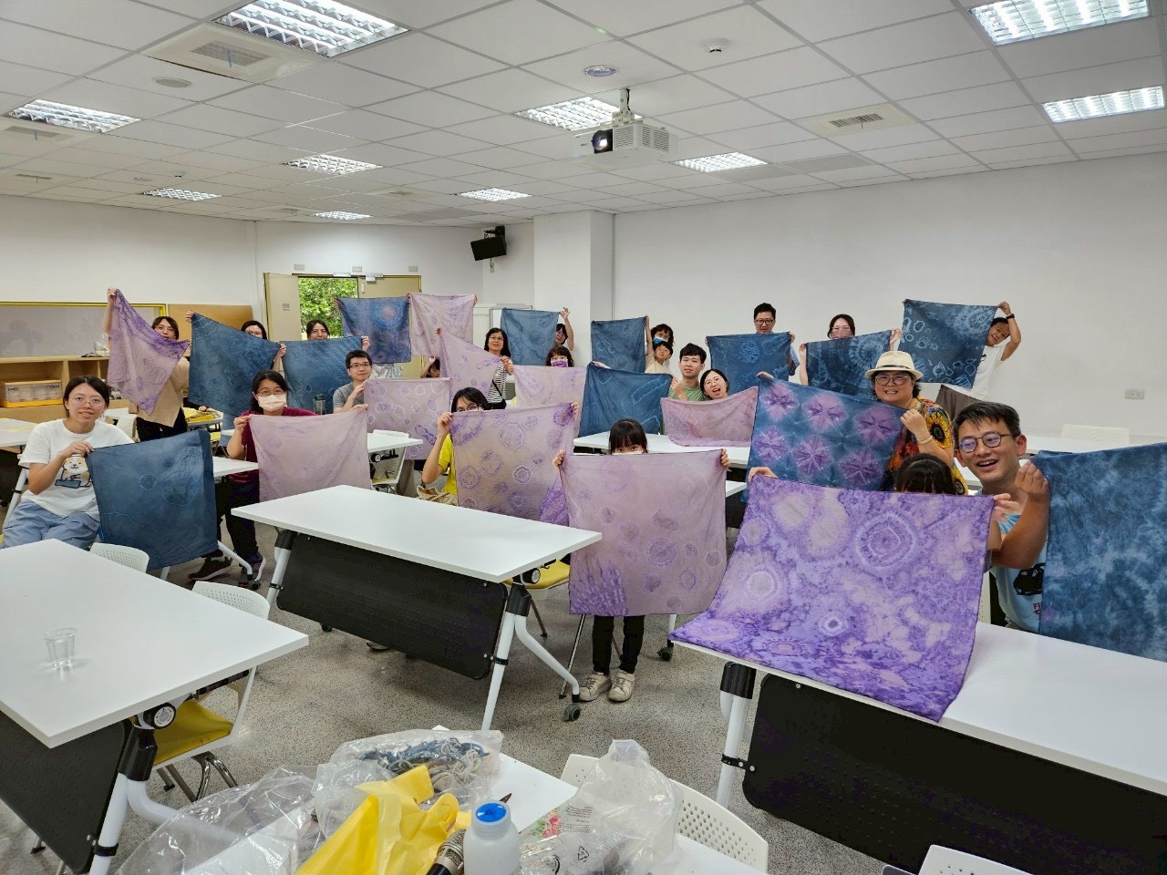 為毛孩染出自然色彩　方巾植物染課程傳遞暖心...