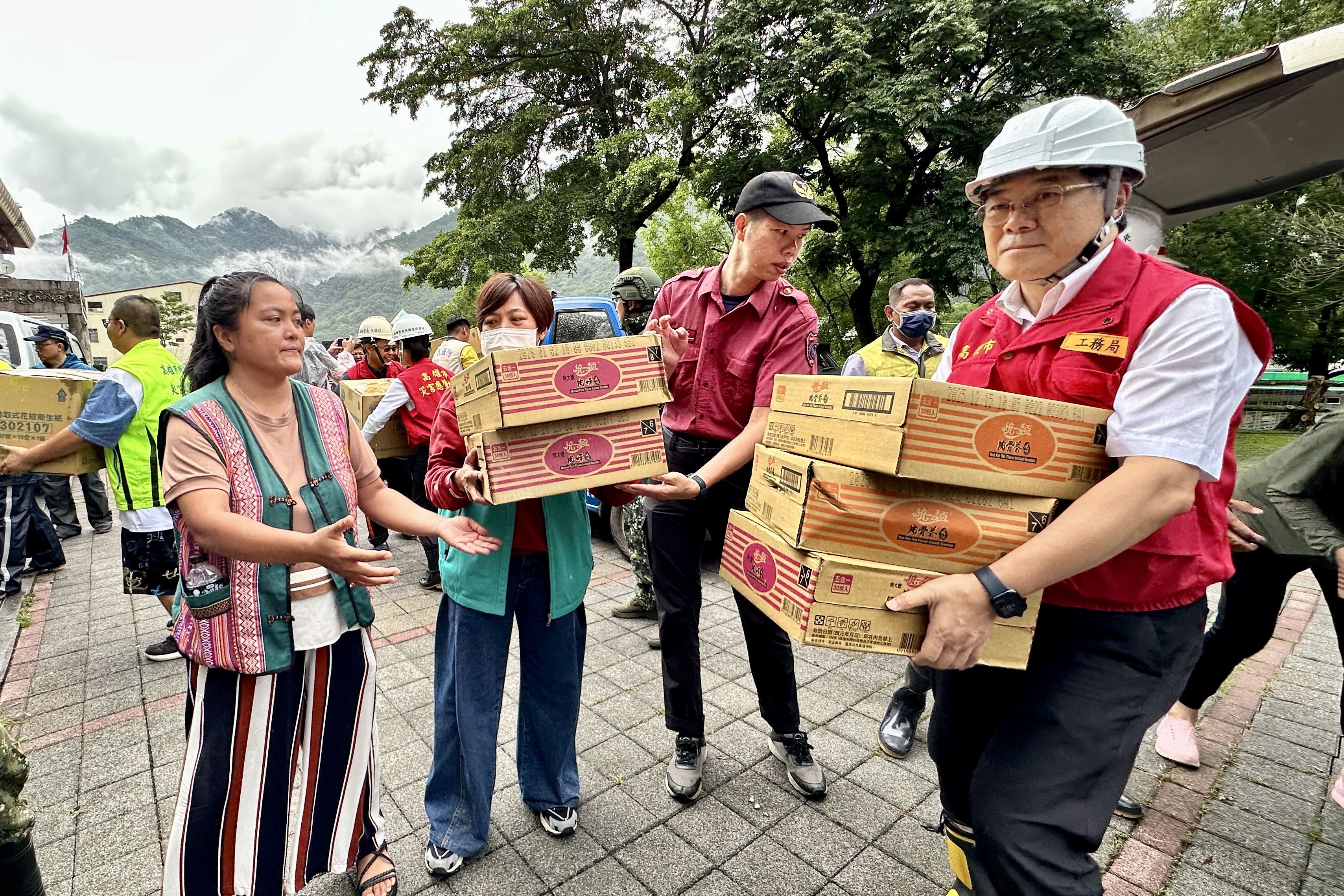 高雄山區豪雨不斷 陳其邁再赴六龜桃源關心搶通搜救進度...
