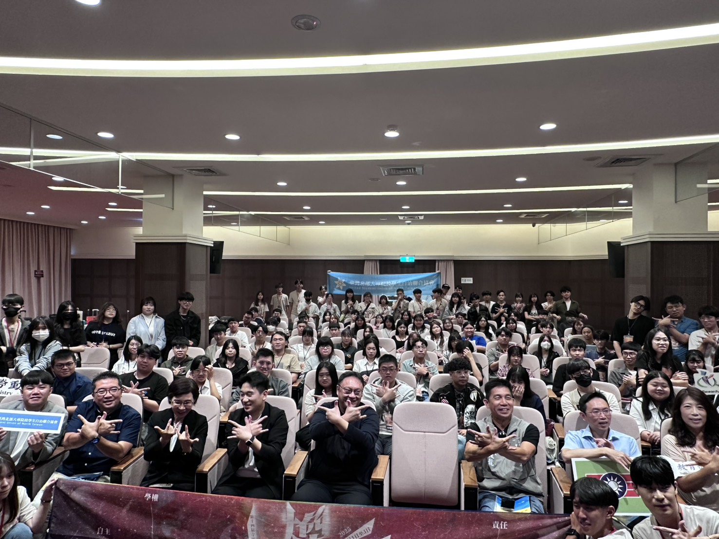 自己的國家自己救！ 鄭副分享熱血從政之路...