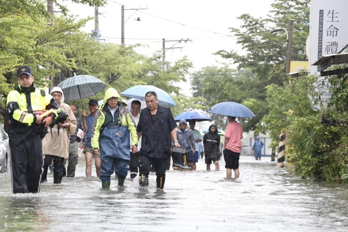 安南區北安路與培安路口周邊積水封閉  ...
