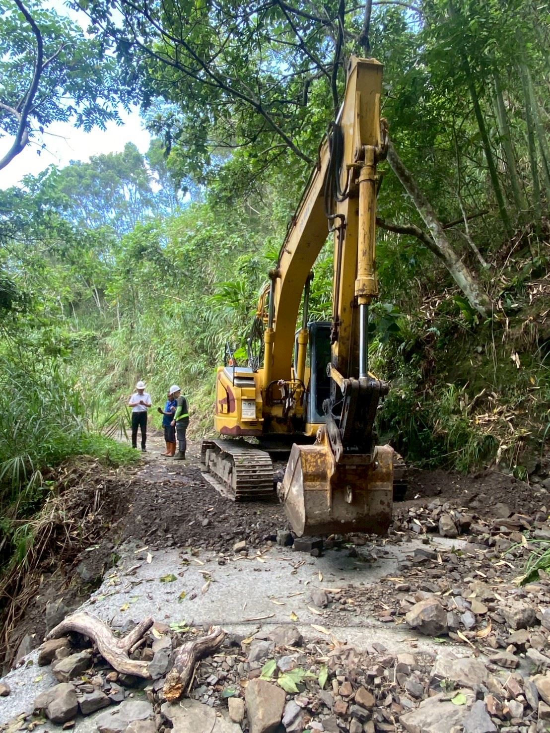 豪雨重創山區道路   高市工務局全力搶修救災...