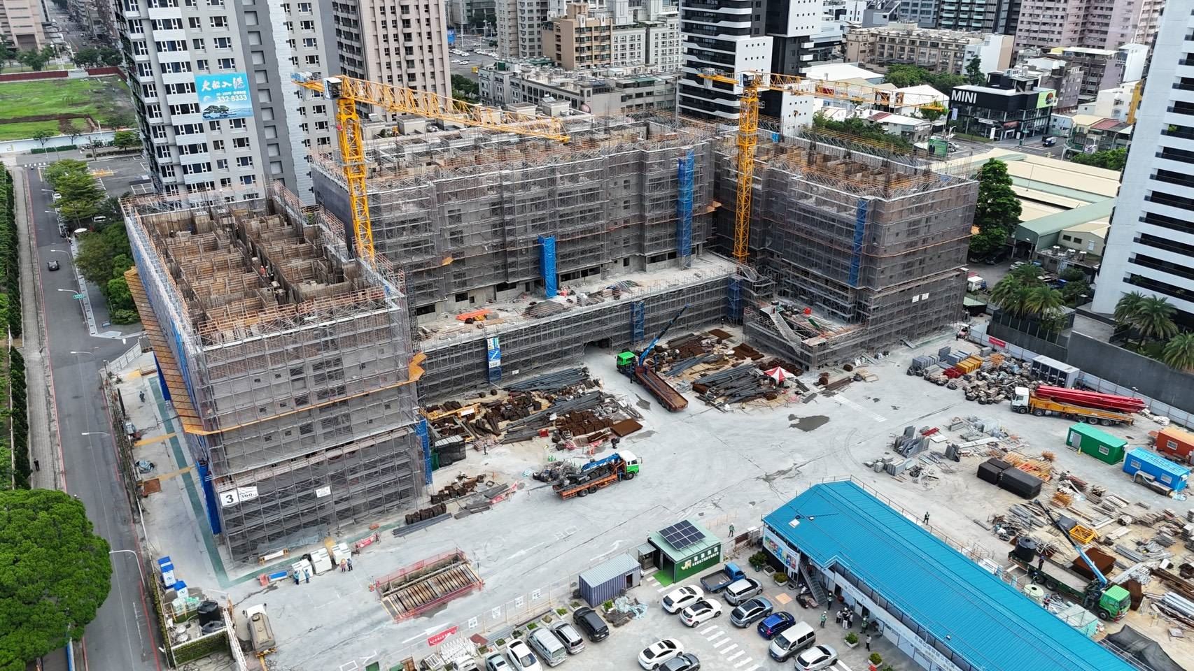 林欽榮副市長率隊巡視亞灣社宅防颱整備    呼籲各建案與社...