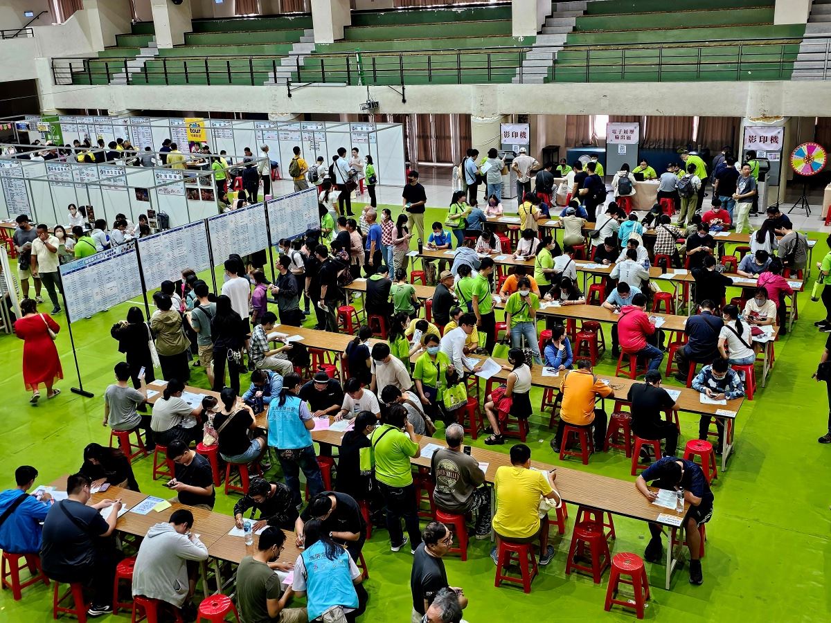 在地就業黏住薪福  高市大型徵才8/16登場...