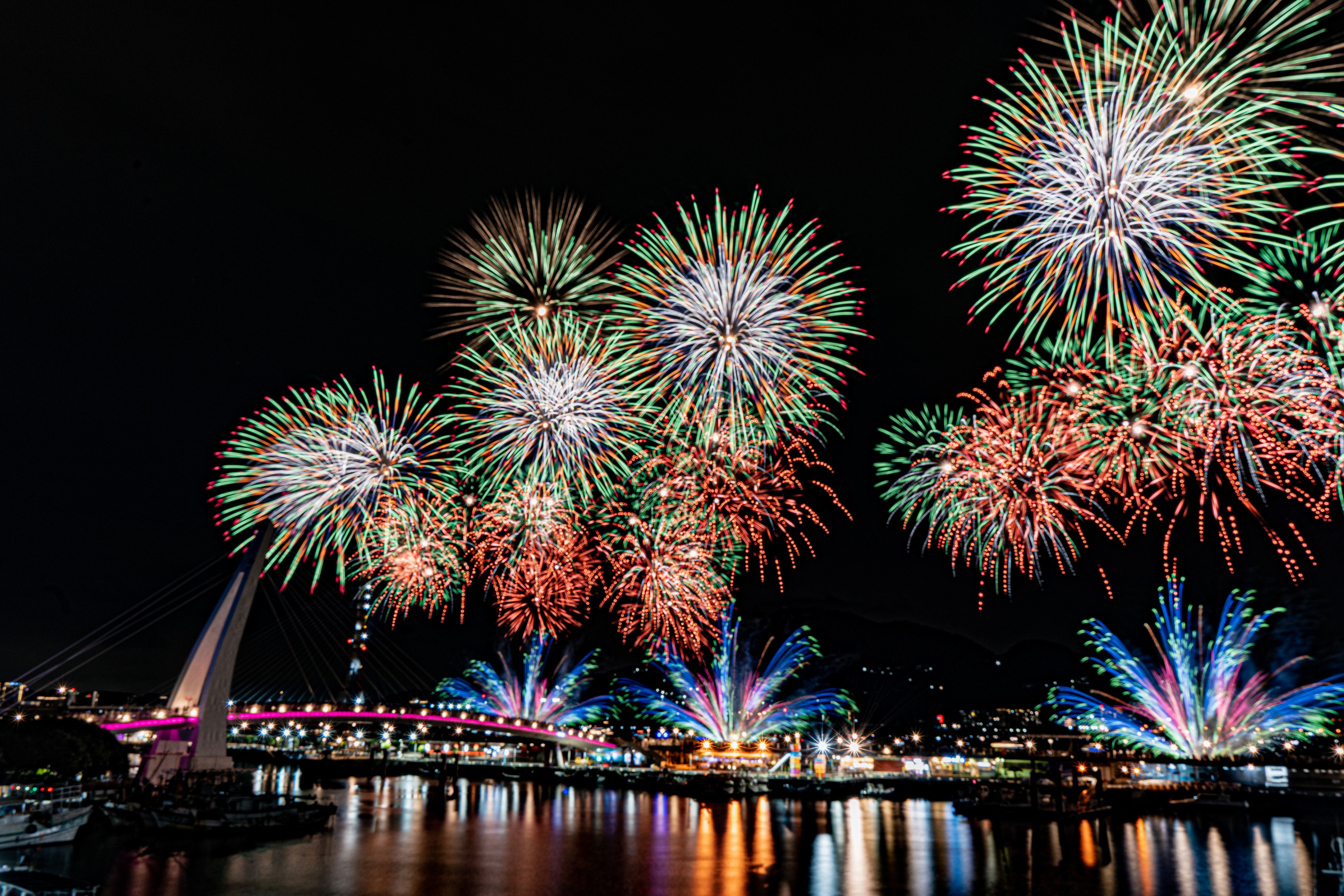 淡水漁人碼頭DJ微醺之夜   醉煙花享夏日風情...