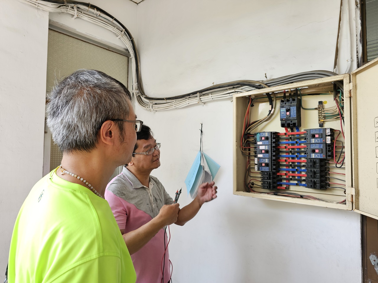 高市經發局推動「能源弱勢關懷」 號召企業捐贈節能家電予社福團體