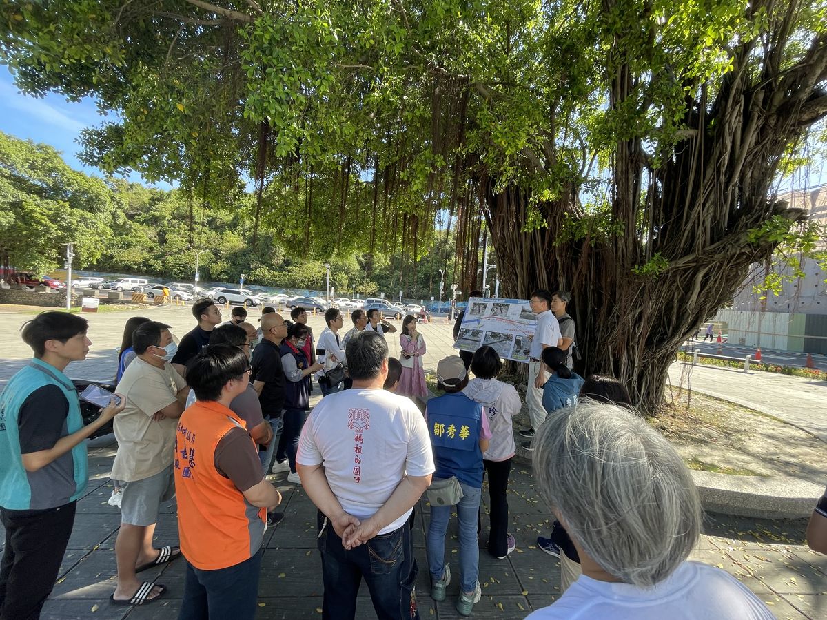 左營區蓮潭路龍虎塔前雨水下水道   9/1進場施工維持人行道及機車通行