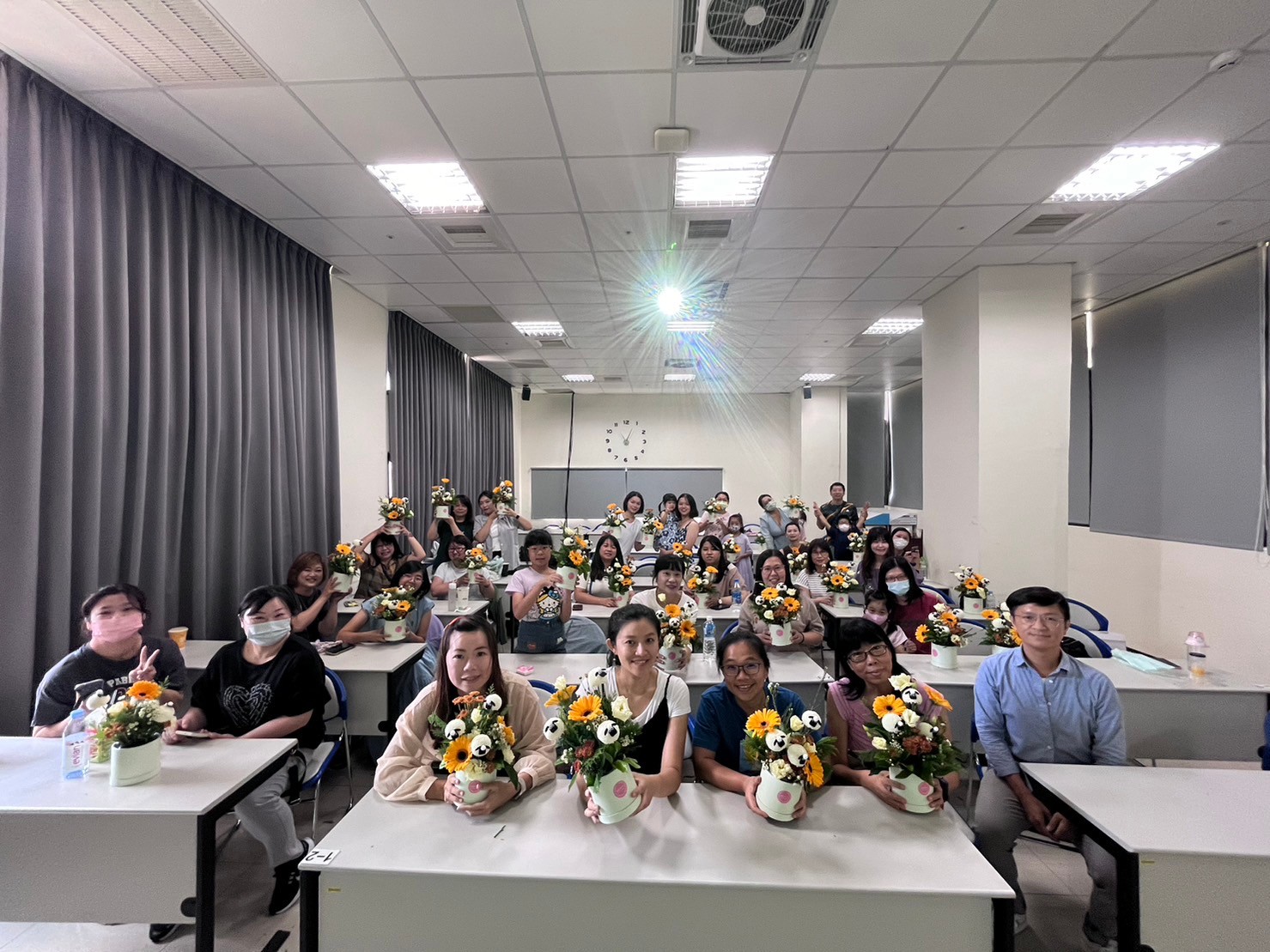 手把手傳承老將新技藝  中市勞工局實作體驗灌注文化產業...