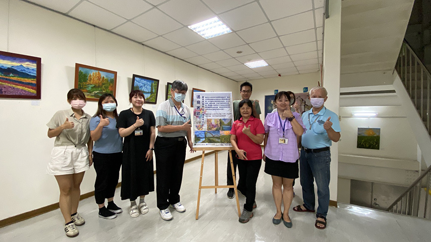 讓洽公變成賞心樂事  龍井地政所貼心展示油畫...