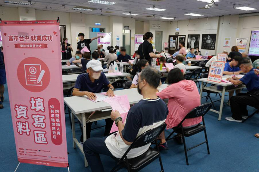 銀髮族重返職場契機！  中市勞工局9/17東區樂齡聯合徵才登...
