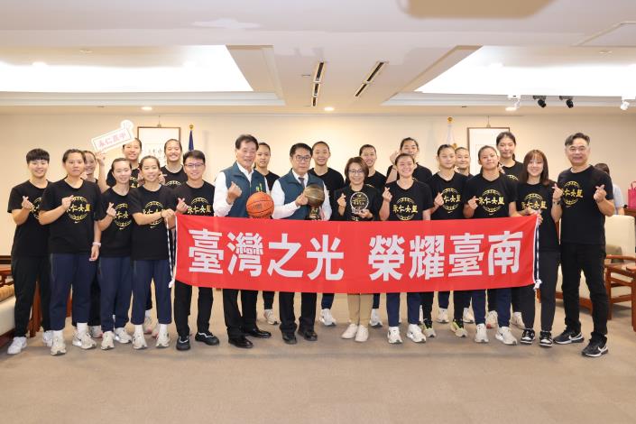 南市永仁女籃遠征智利 U16 奪冠　黃偉哲請喝柚子飲祝賀「...