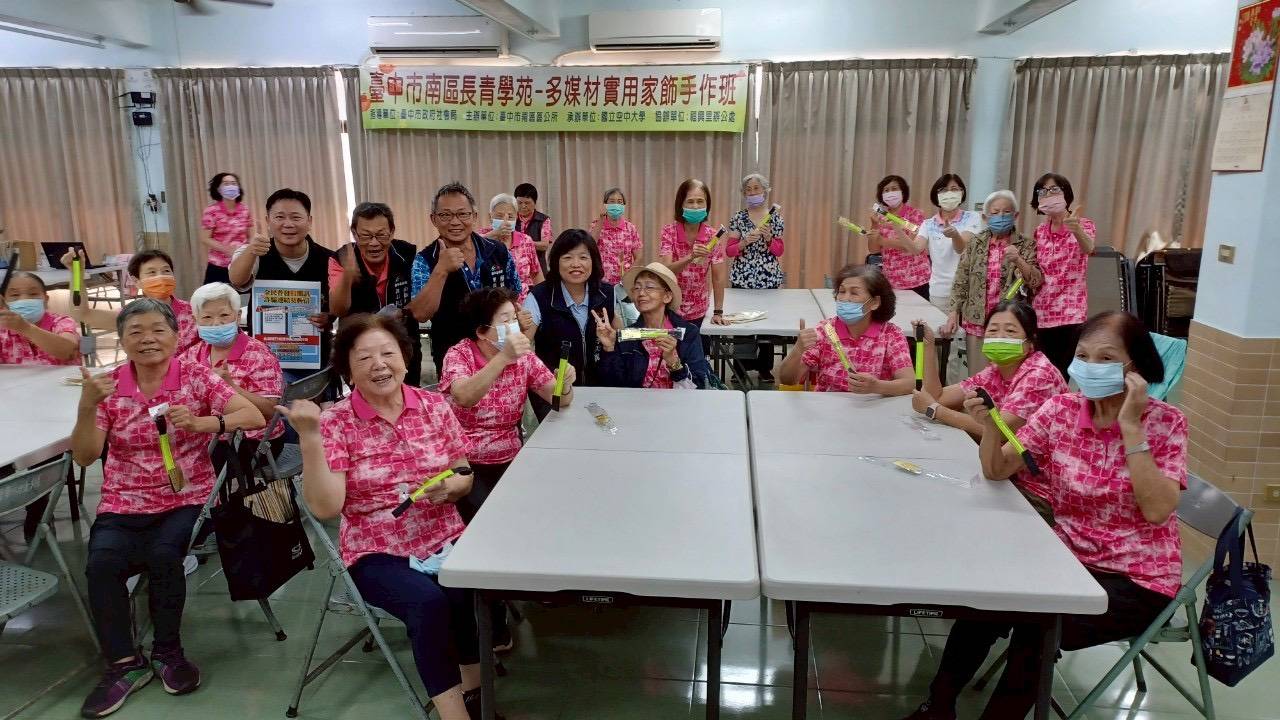 從生活日常到長照防詐   南區區長走入基層關懷長者
