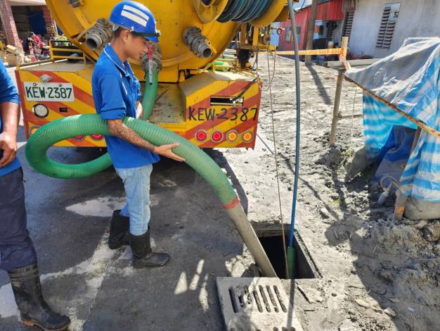 水利局高壓吸泥機赴花蓮光復鄉協助清除下水道污泥   盼早...