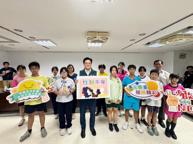 深化性平教育扎根閱讀 南市表揚閱讀闖關優秀學生 親子共...