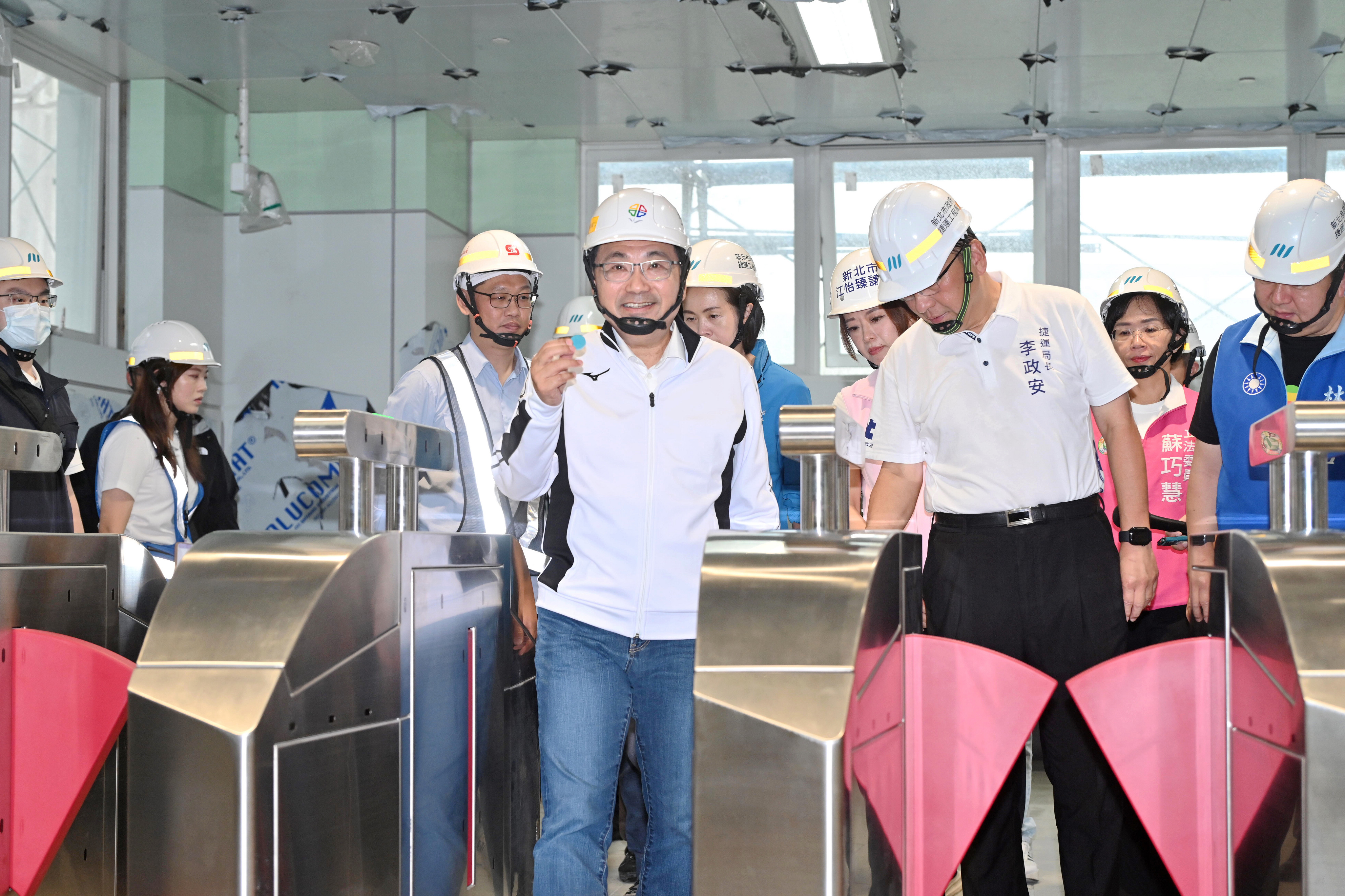 捷運三鶯線全線動態測試 侯友宜試乘列車 拚明年初通車...