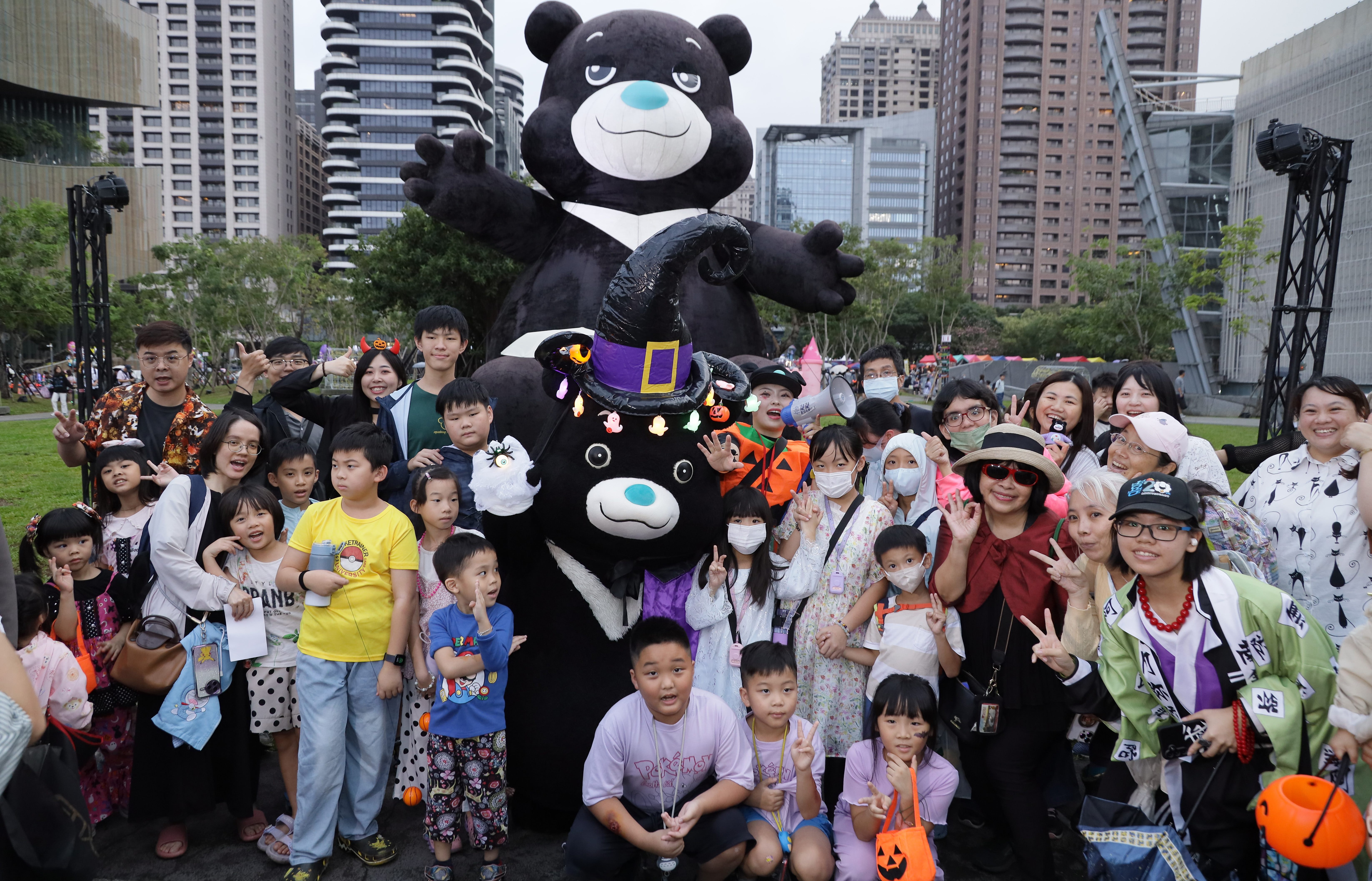 熊讚見面會萌力全開   萬聖節熊讚徽章掀熱潮...