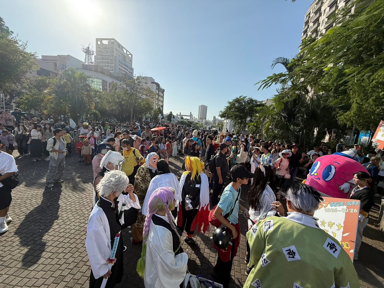 海安觀光商圈萬聖節派對熱鬧登場   萬人扮裝潮爆海安街頭...