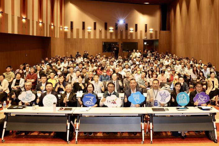 AI智慧機器人產業發展論壇登場 黃偉哲引領台南邁向全球產...