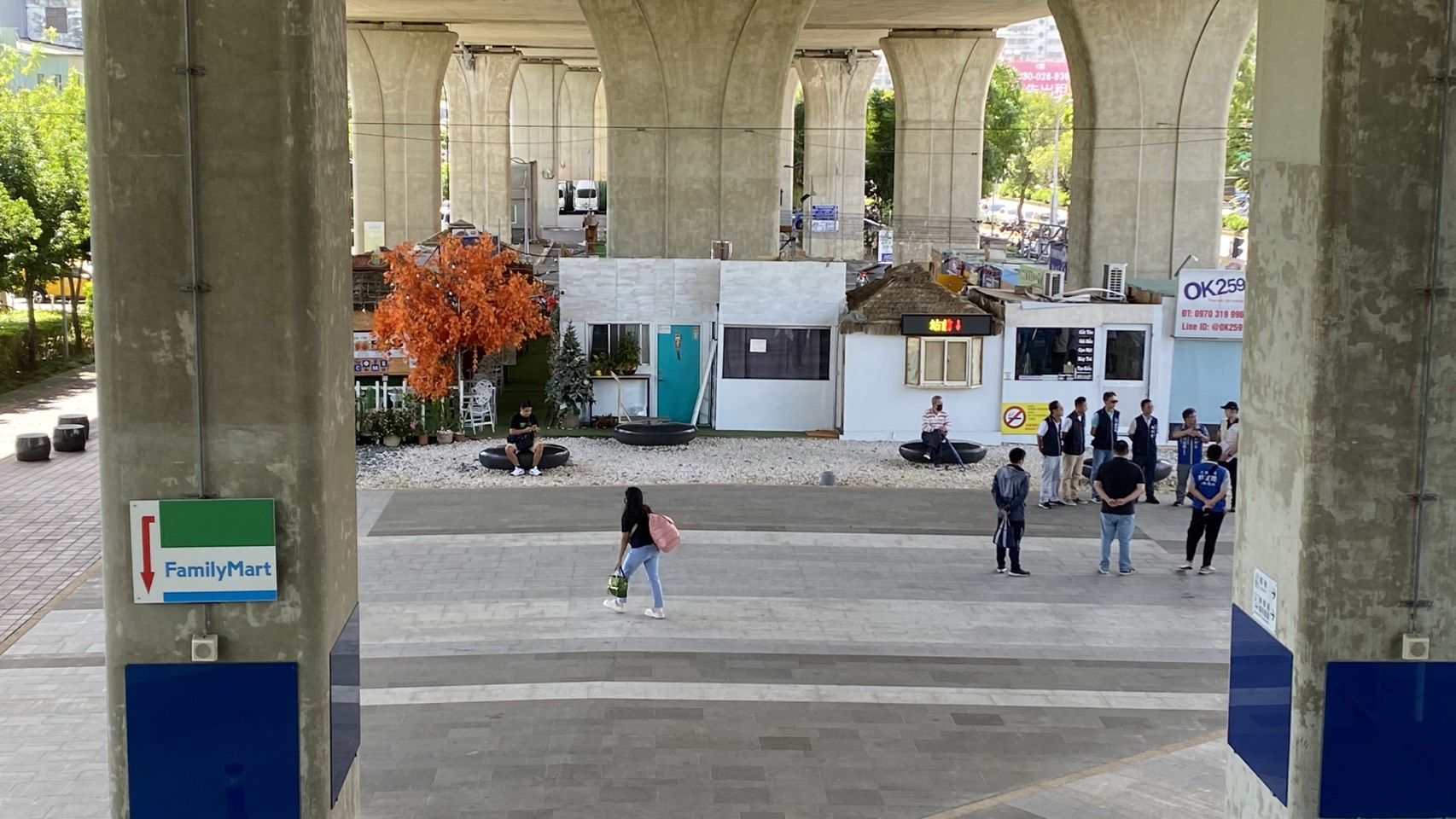 潭子車站前「爛尾貨櫃市集」屢遭民怨 楊瓊瓔促台鐵撤換業者、11月底退場
