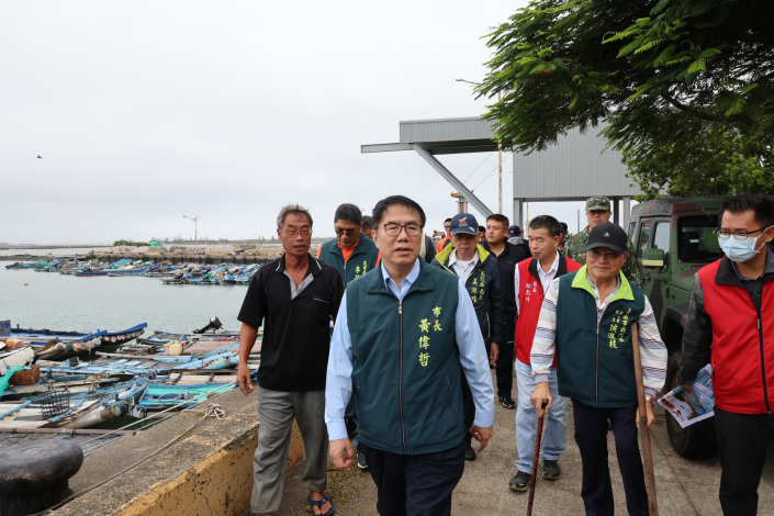 黃偉哲市長視察北門、將軍、七股   了解民眾需求與復原工...