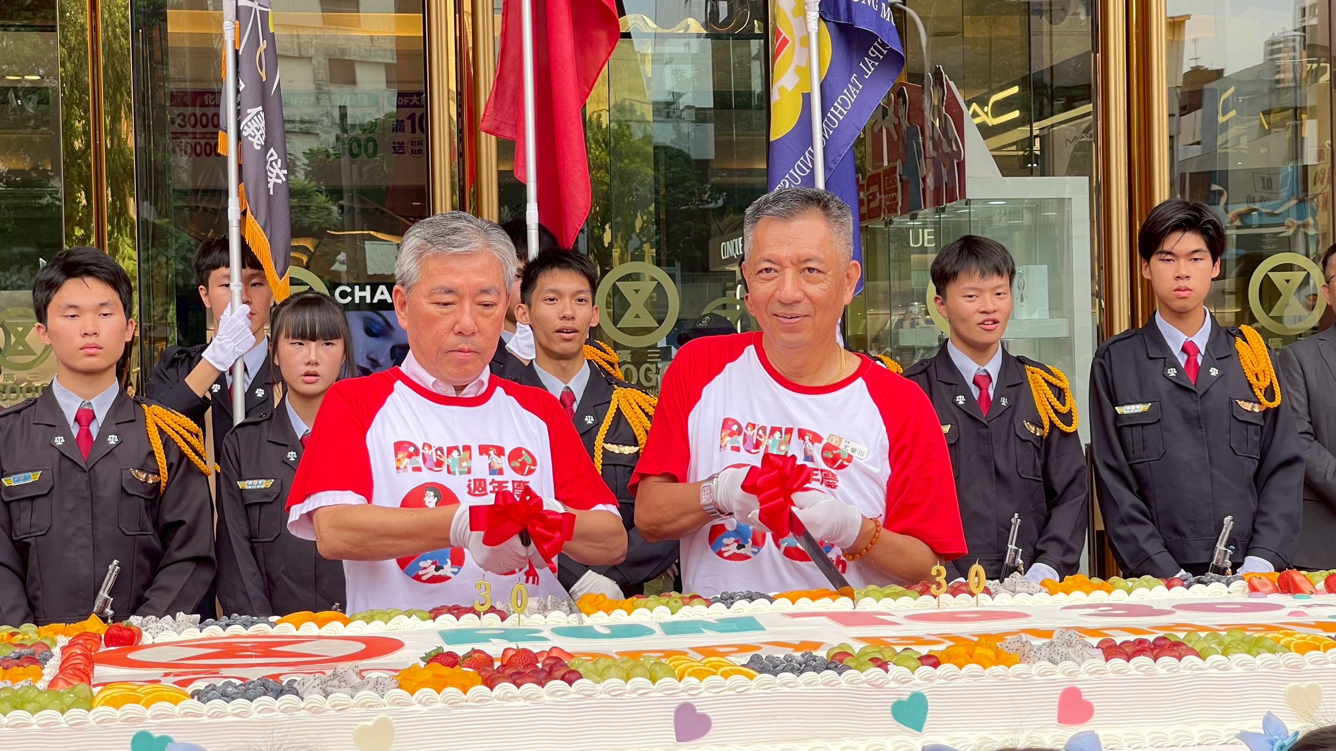 30年磨一劍千人同慶    這家百貨週年慶甜心值拉滿...