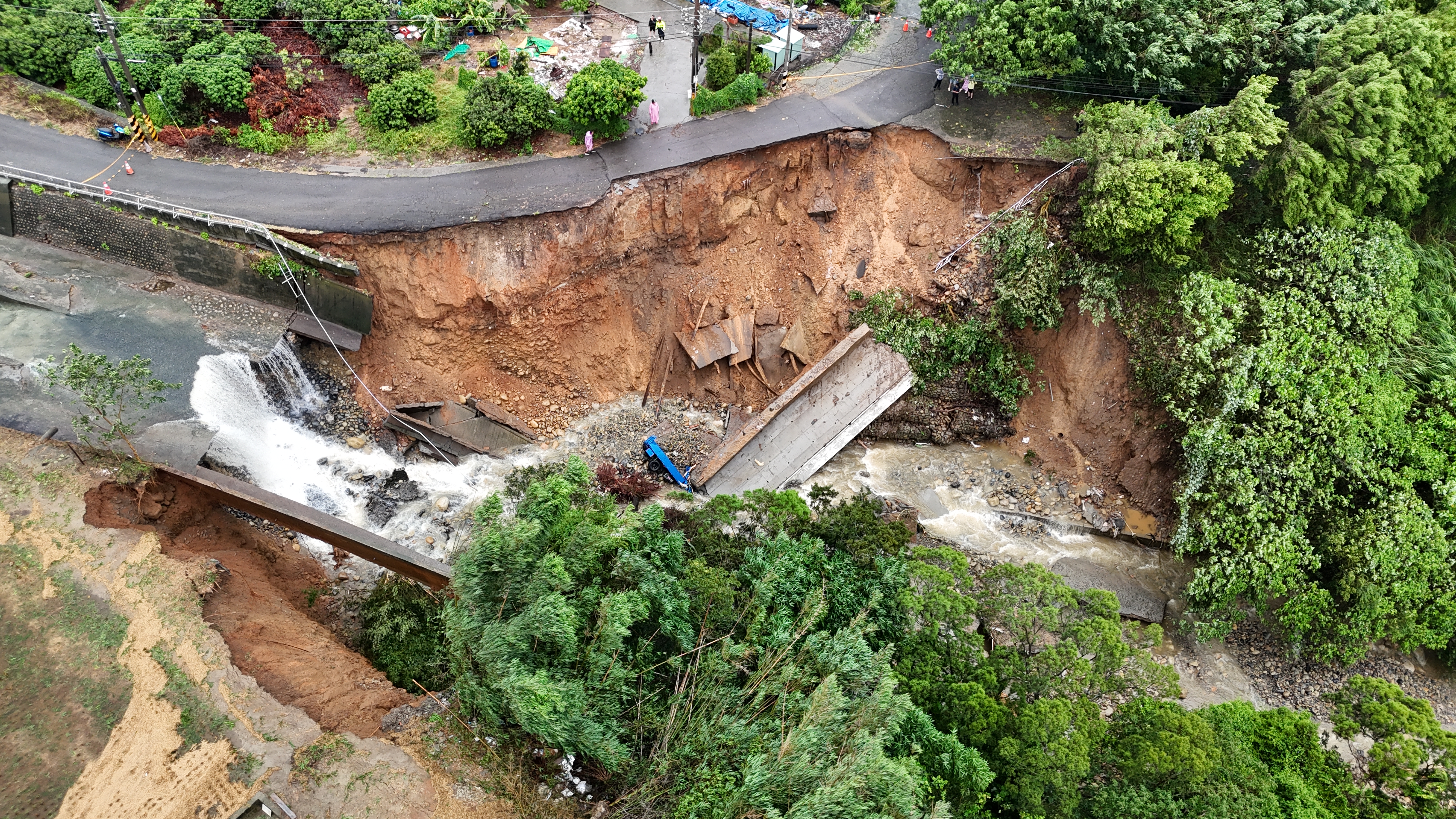 神岡陽明山排水治理搶修   颱風前完工穩固河道護安居...