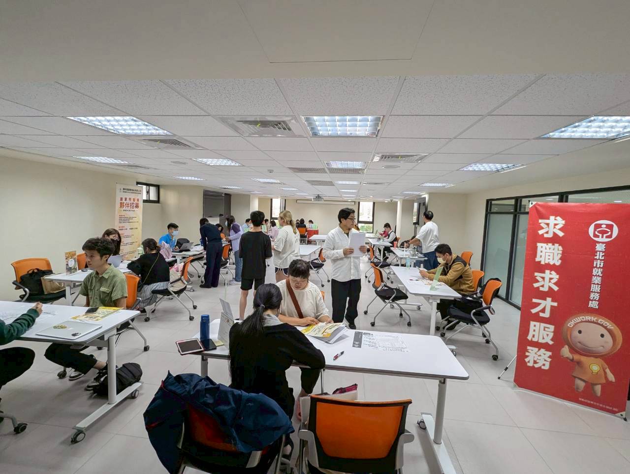 北市企業聯手徵才  888個職缺等你來...