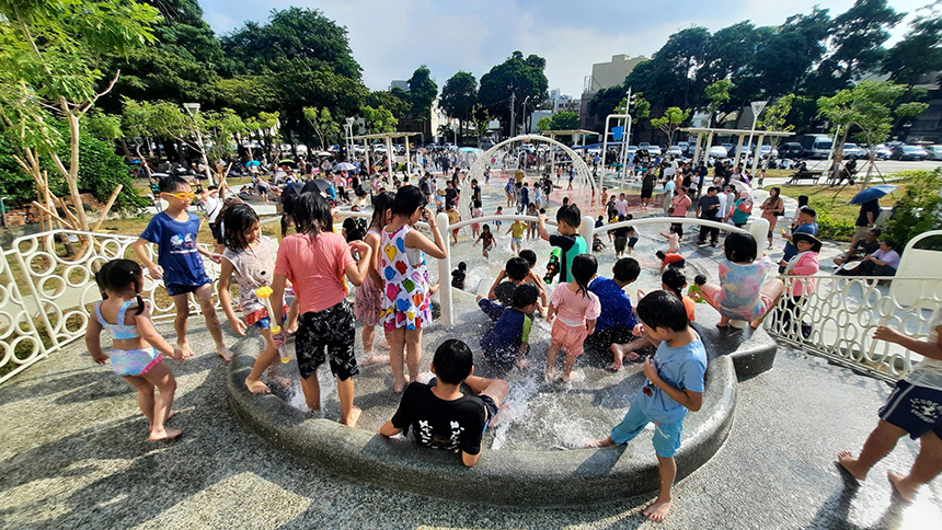 高市享平公園戲水區完工  綠意＋樂水打造親子天堂
