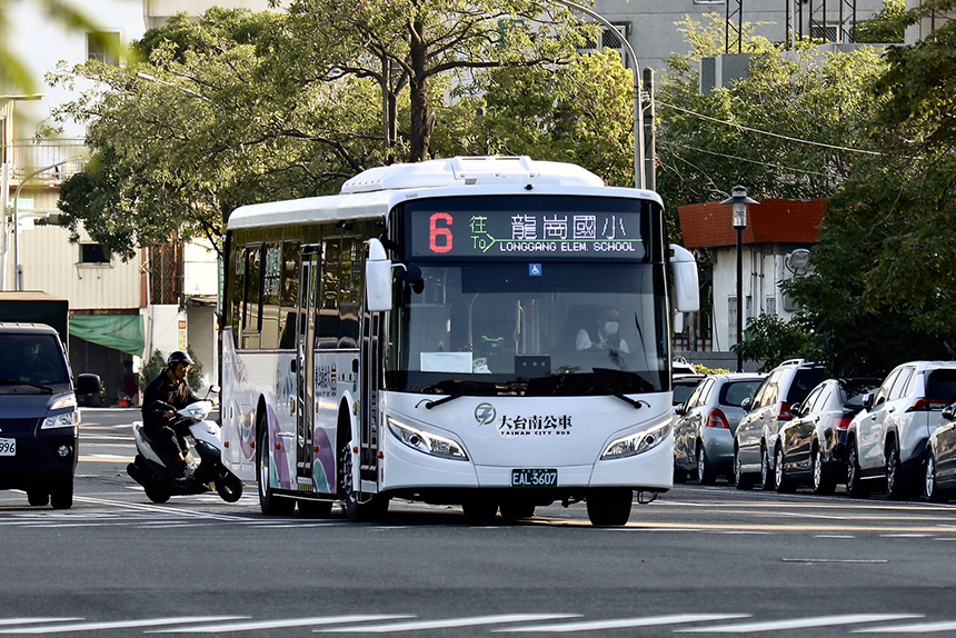 台南電動公車再添9輛生力軍  投入0、6路乘車體驗再升級...