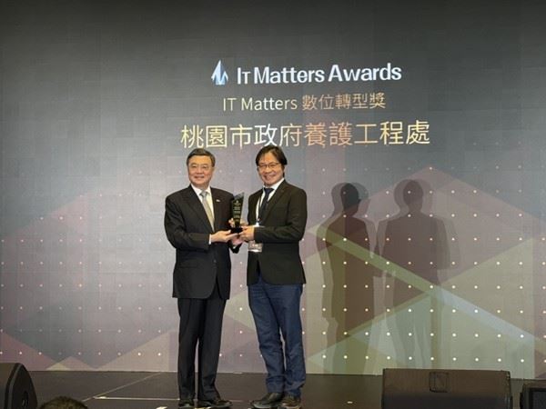 桃園智能路燈  勇奪2025 IT Matters數位轉型大獎...