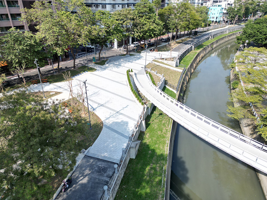 愛河河堤公園改善分區推動  林欽榮視察首區啟用成果