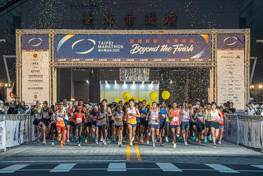 警方全力維安  2025台北馬拉松2.8萬名跑者順利完賽...