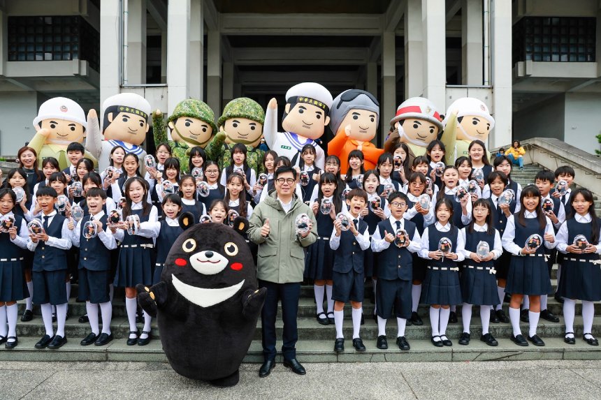 出席元旦升旗典禮  陳其邁盼各界持續為高雄發展努力