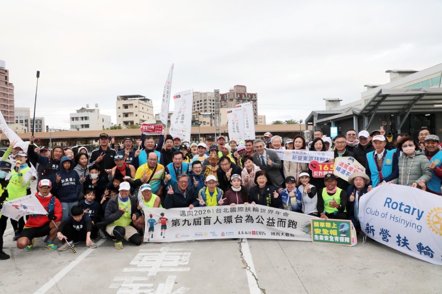 盲人環台為公益而跑  台南清晨低溫中起跑...