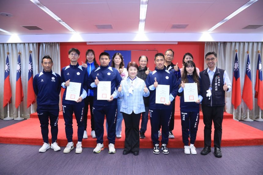 台中勇將奪牌國際全國雙制霸！  市長頒獎致謝各方成就城...